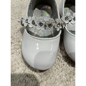 Little Angel Toddler Size 4 White Shoes With Flowers